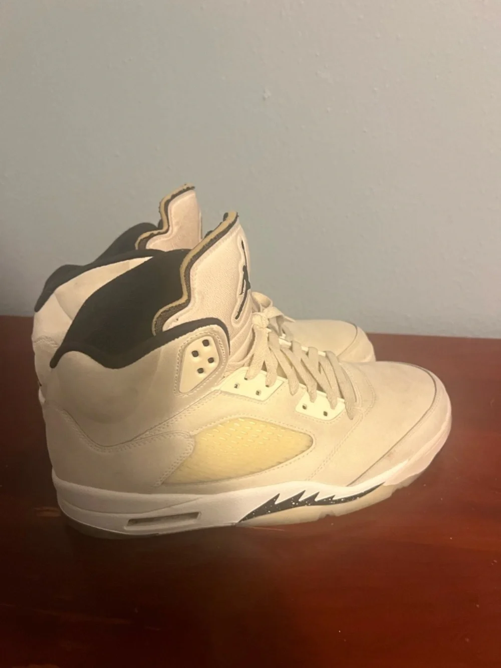 Jordan High-Top Sneakers in Cream and Black Accents Air Jordan 5 Sail SE